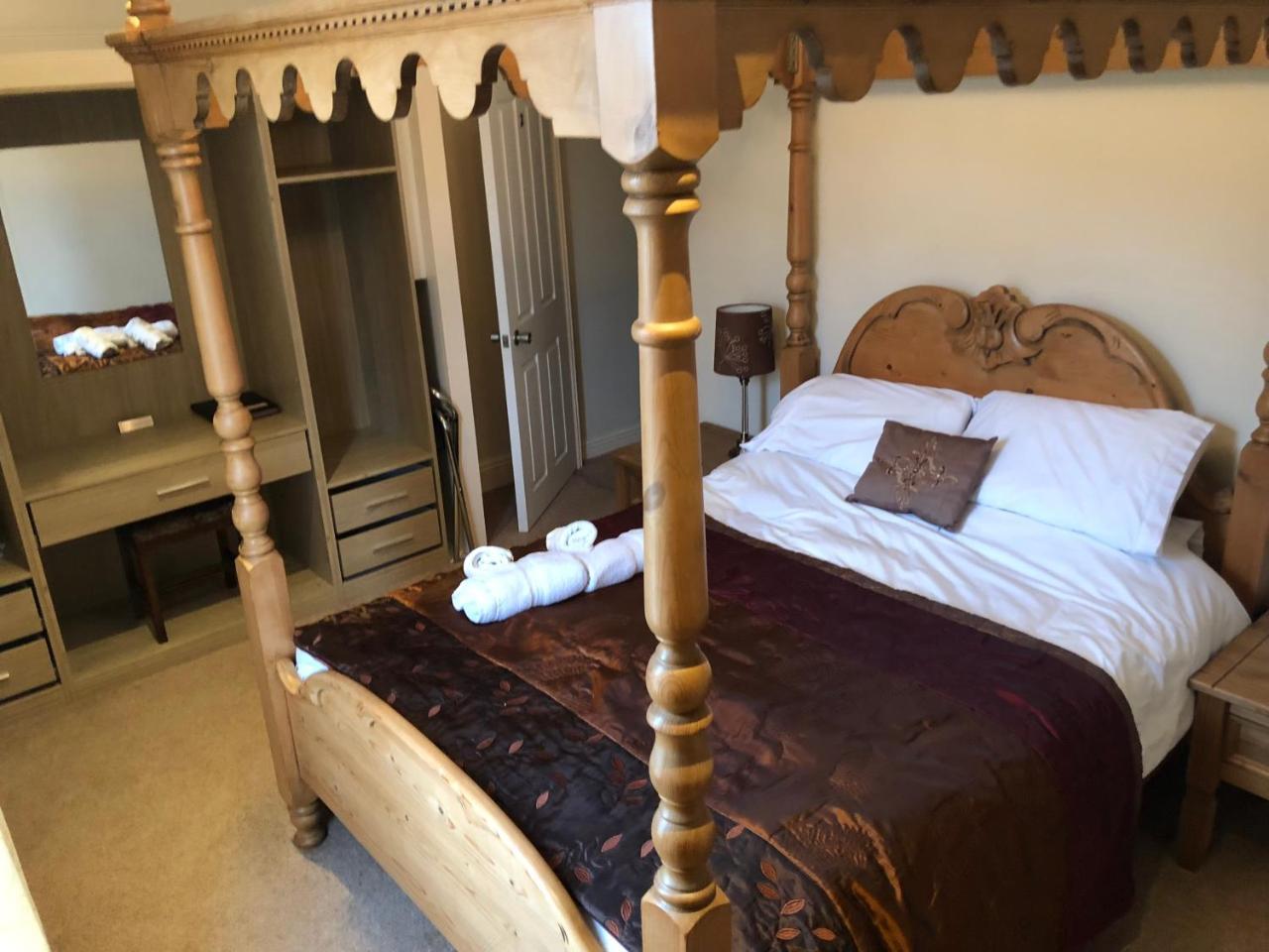 The Blacksmith Arms Bed and Breakfast Alton  Esterno foto